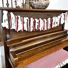 Load image into Gallery viewer, Festive Yarn Garland