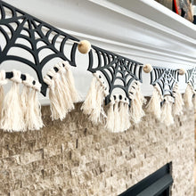 Load image into Gallery viewer, Reversible Spiderweb Macrame Garland