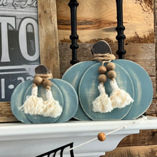 Load image into Gallery viewer, Pumpkin Shelf Sitter G22
