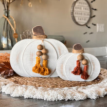 Load image into Gallery viewer, Pumpkin Shelf Sitter G22
