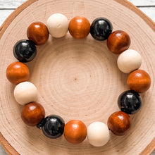 Load image into Gallery viewer, Wood Bead Wristlet
