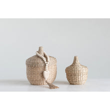 Load image into Gallery viewer, Wood Beads with Heart Icon and Jute Tassel
