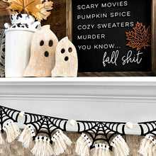 Load image into Gallery viewer, Reversible Spiderweb Macrame Garland
